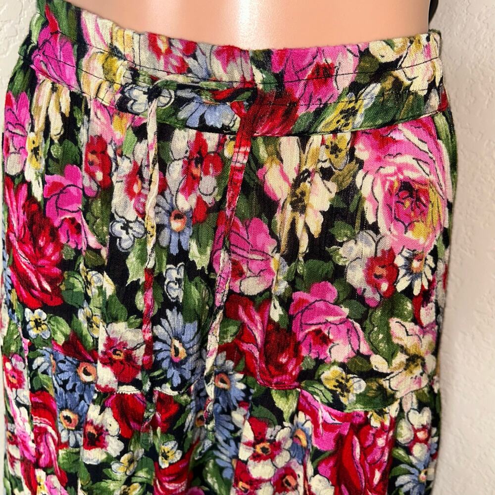 Vintage Floral Midi Skirt in Black, Red, Pink, Green - Picture 4 of 7